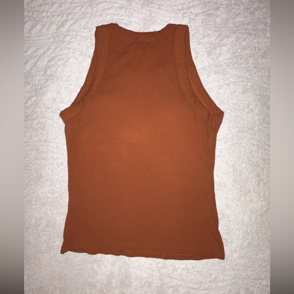 Chicme Ribbed Roundneck Built-in Bra Tank Top. - Picture 3 of 7